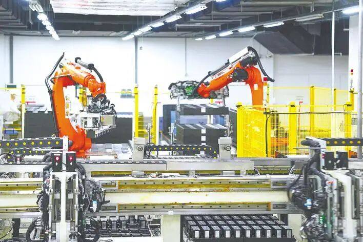 湖北东昱欣晟新能源有限公司动力电池5G工厂。（湖北日报全媒记者 夏晓君 摄）.jpg